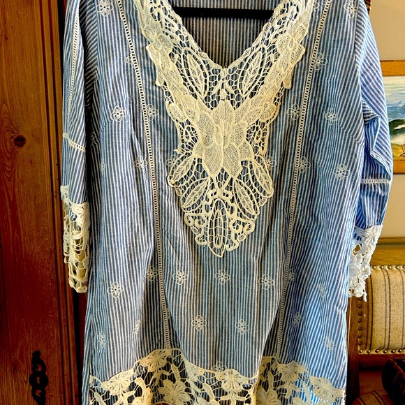 Beautiful baby blue stripe with lace tunic size M/L - Picture 1 of 5